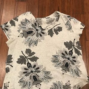 Cute Loft tee. Beautiful black and grey paisley.